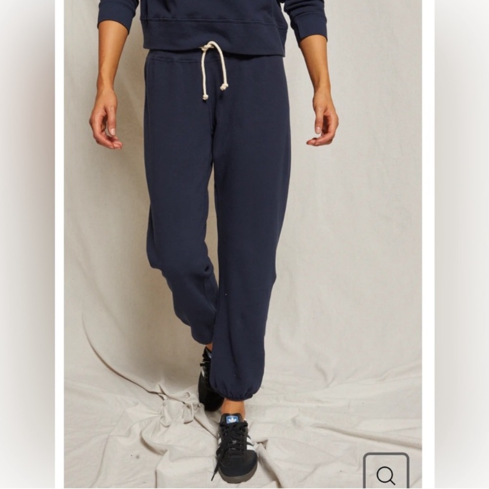 Perfect White Tee The Johnny Jogger Women’s size X-Large in Dark Blue